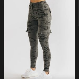 Identity cargo joggers NWT!